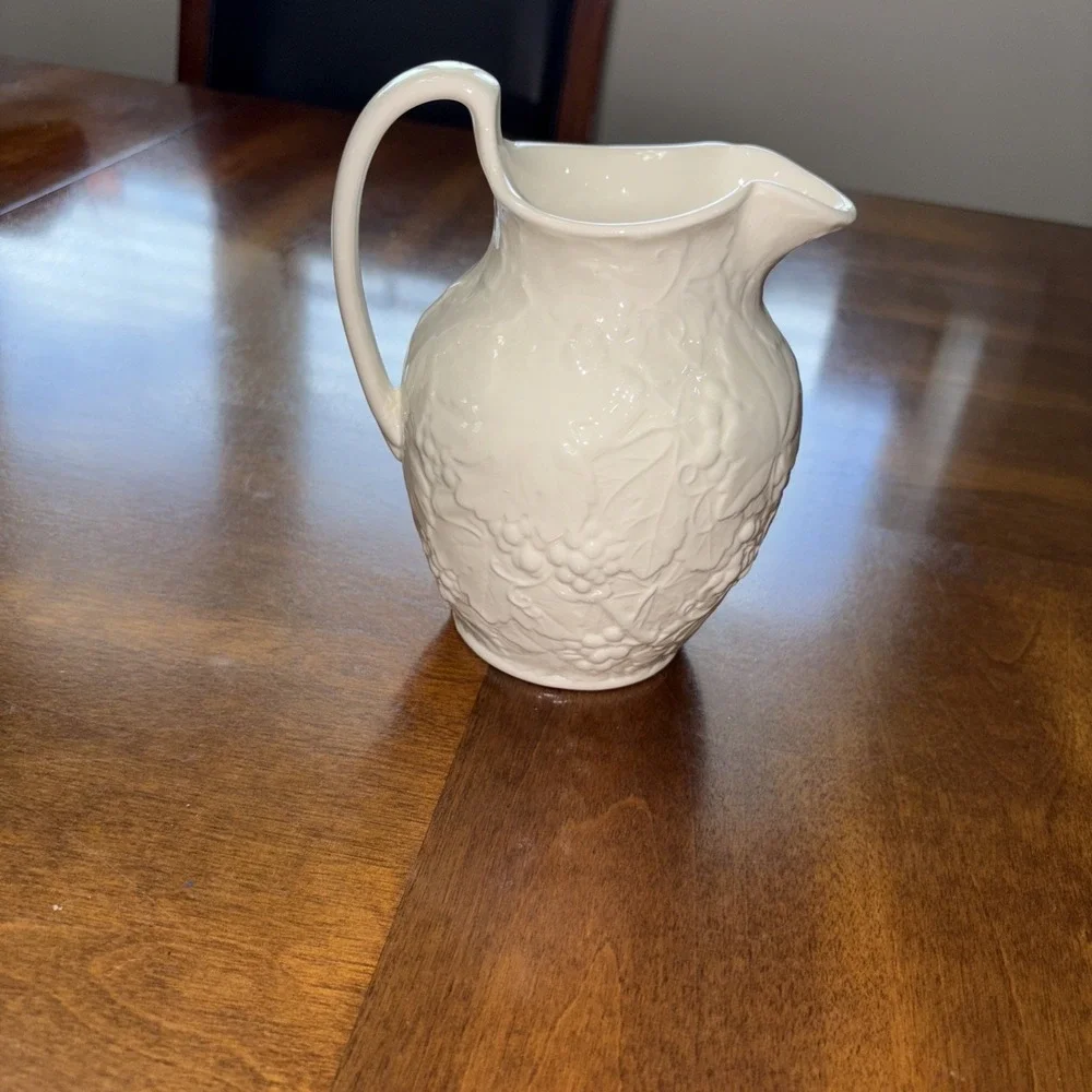 Vintage Wedgwood of Etruria & Barlaston Grape & Vine Porcelain Pitcher app 6.5in